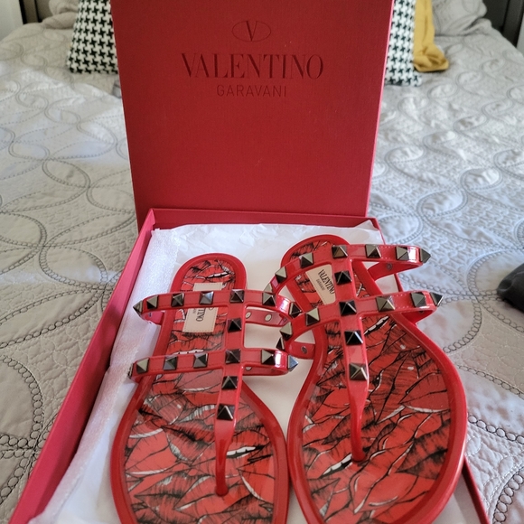 Red limited edition Valentino sandals - Picture 3 of 4